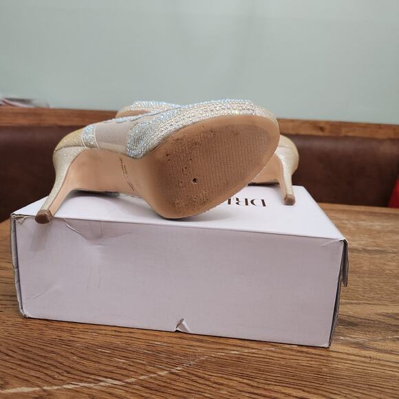 Dream Pair Gold and Crystal Heels - Picture 5 of 6